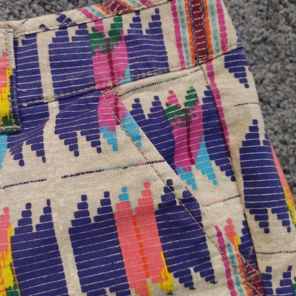 American Eagle Colorful Patterned Women's Shorts With Pockets, Size 6 - Picture 5 of 9